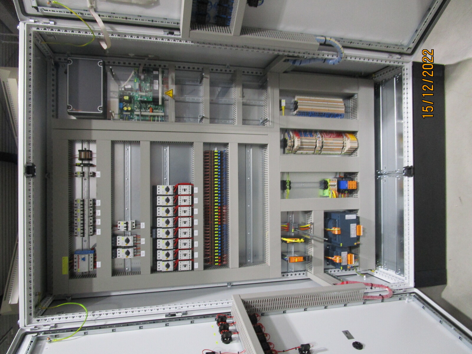 Control cabinet breeder master feeding